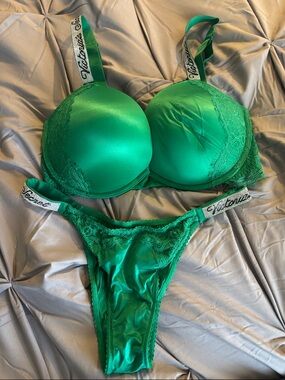 Victoria's Secret Green Satin & Lace Push-Up Bra and Thong Set very sexy push-up